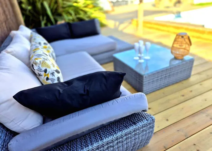 De Charme - Piscine - Etang Villa